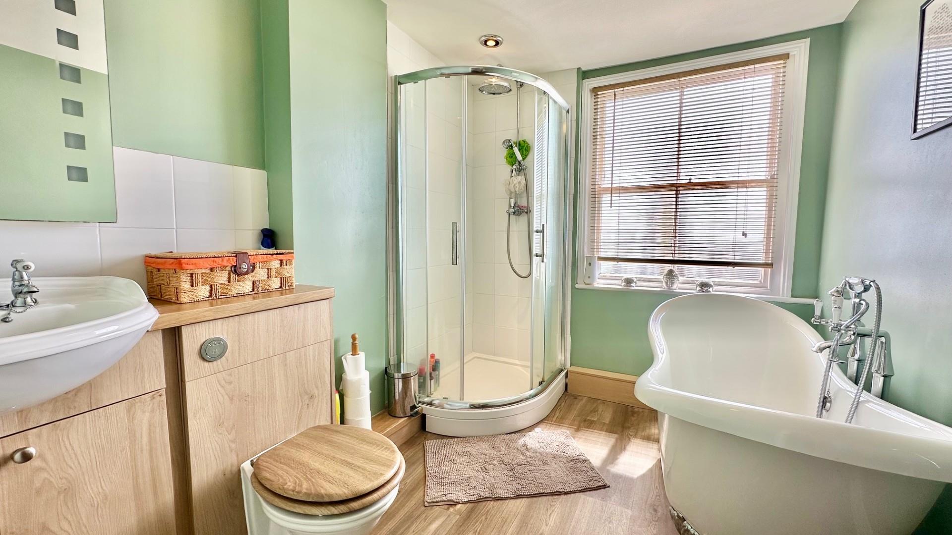 3 bed property in East Parade, Old Town, Hastings